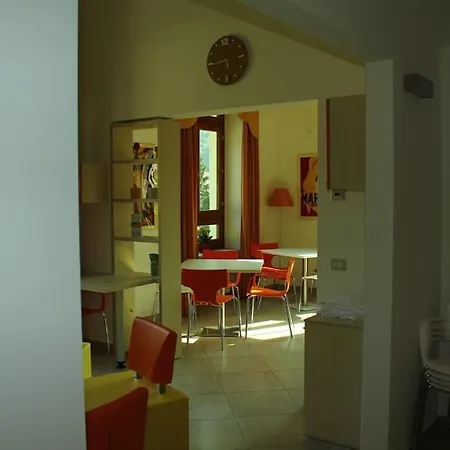 Ostello Auberge De La Gare Hostel *