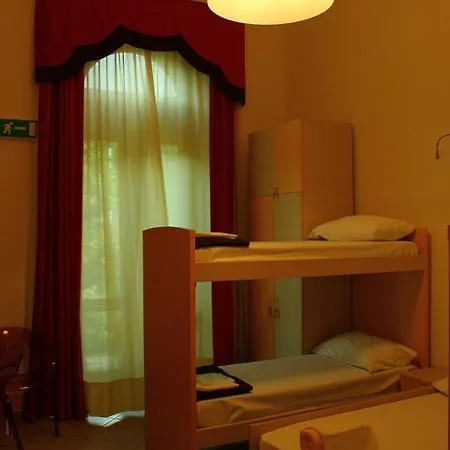 Ostello Auberge De La Gare Hostel Hone