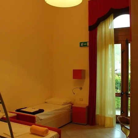 Ostello Auberge De La Gare Hostel *